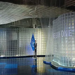 GlassBlock Şeffaf Çizgili Cam Tuğla – Modern Dekoratif Çözüm